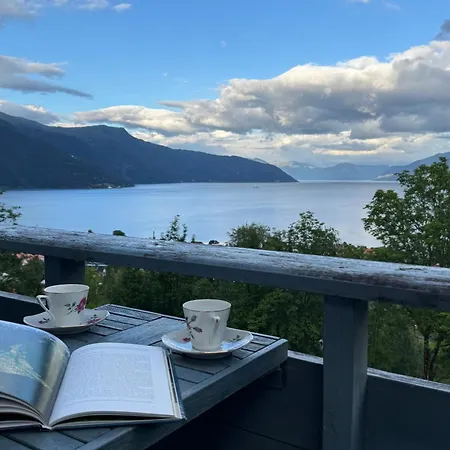 House With Stunning Fjord View In Feriehus