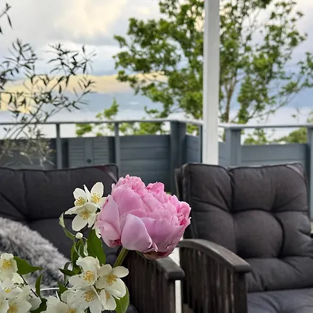 House With Stunning Fjord View In Hébergement de vacances Balestrand