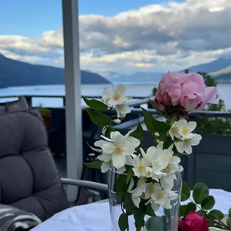 House With Stunning Fjord View In Feriehus *