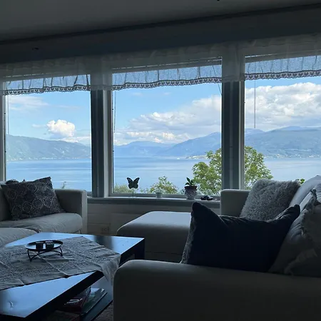 House With Stunning Fjord View In Ferienhaus Balestrand